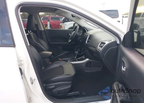 2020 Jeep Compass Latitude Fwd z USA, uszkodzony, nr VIN 3C4NJCBB1LT176954